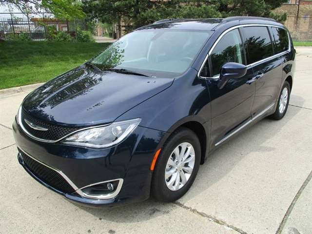 2017 Chrysler Pacifica Touring-L 4dr Mini-Van